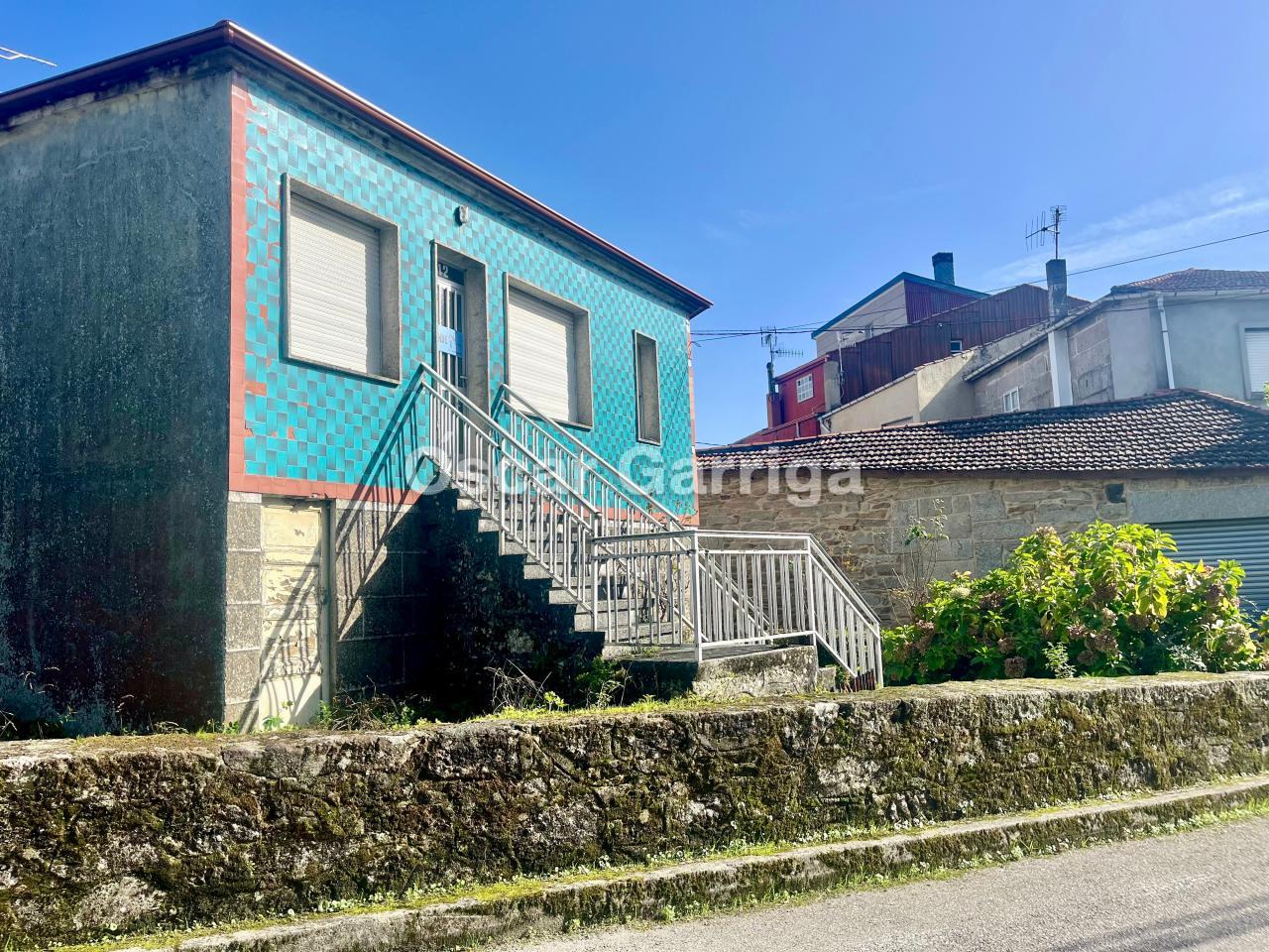 CASA CÉNTRICA, CON JARDÍN, FANTÁSTICAS PAREDES DE PIEDRA, TEJADO Y CANALONES NUEVOS. CEA, OURENSE (GALICIA)