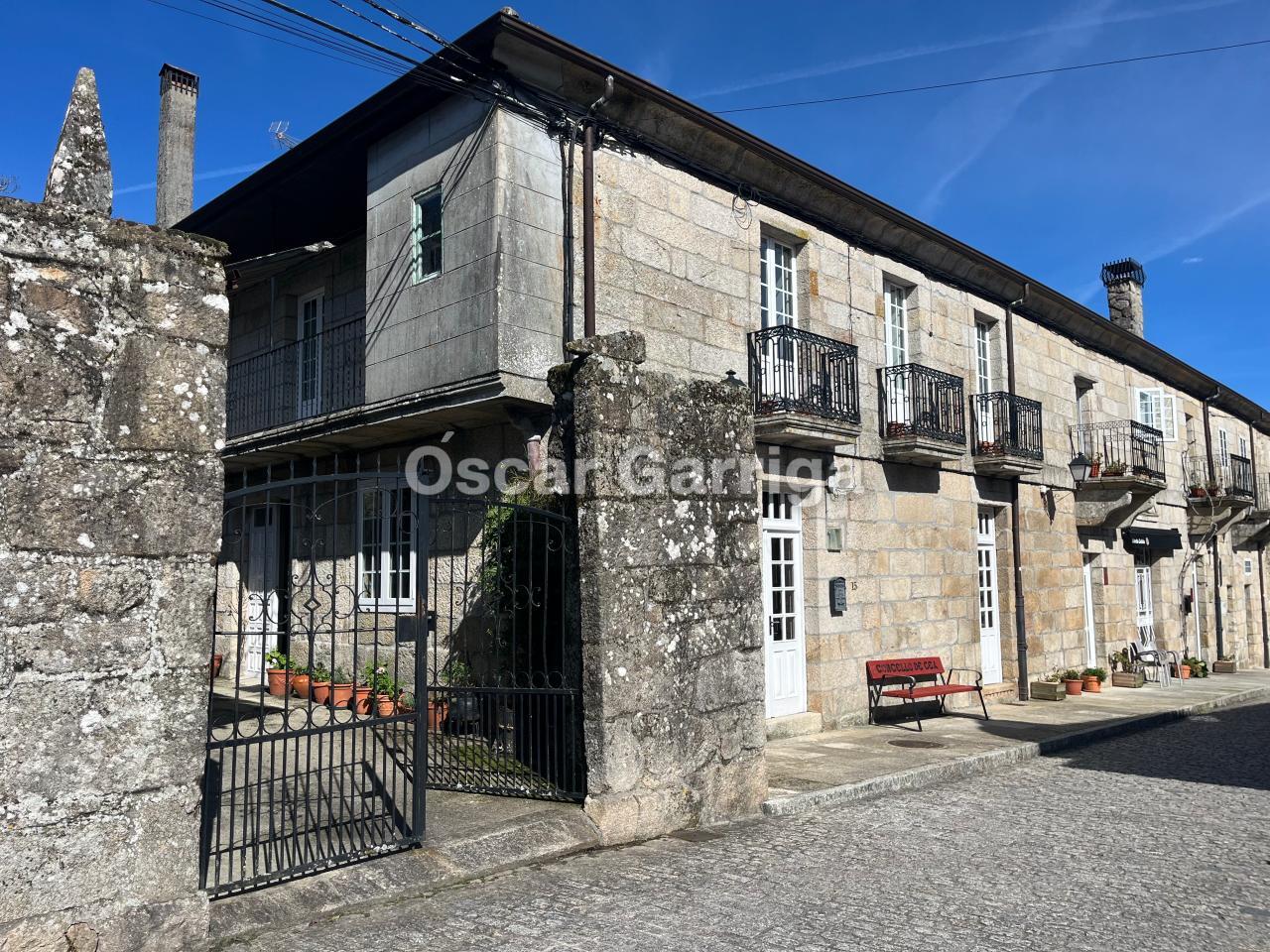 CASA SEÑORIAL GALLEGA, DE 300 m2, UBICADA A POCOS METROS DEL ENCLAVE DEL MONASTERIO DE OSERA, CON FINCA CONTIGUA DE 300 m2. OSERA, CEA, OURENSE (SPAIN).