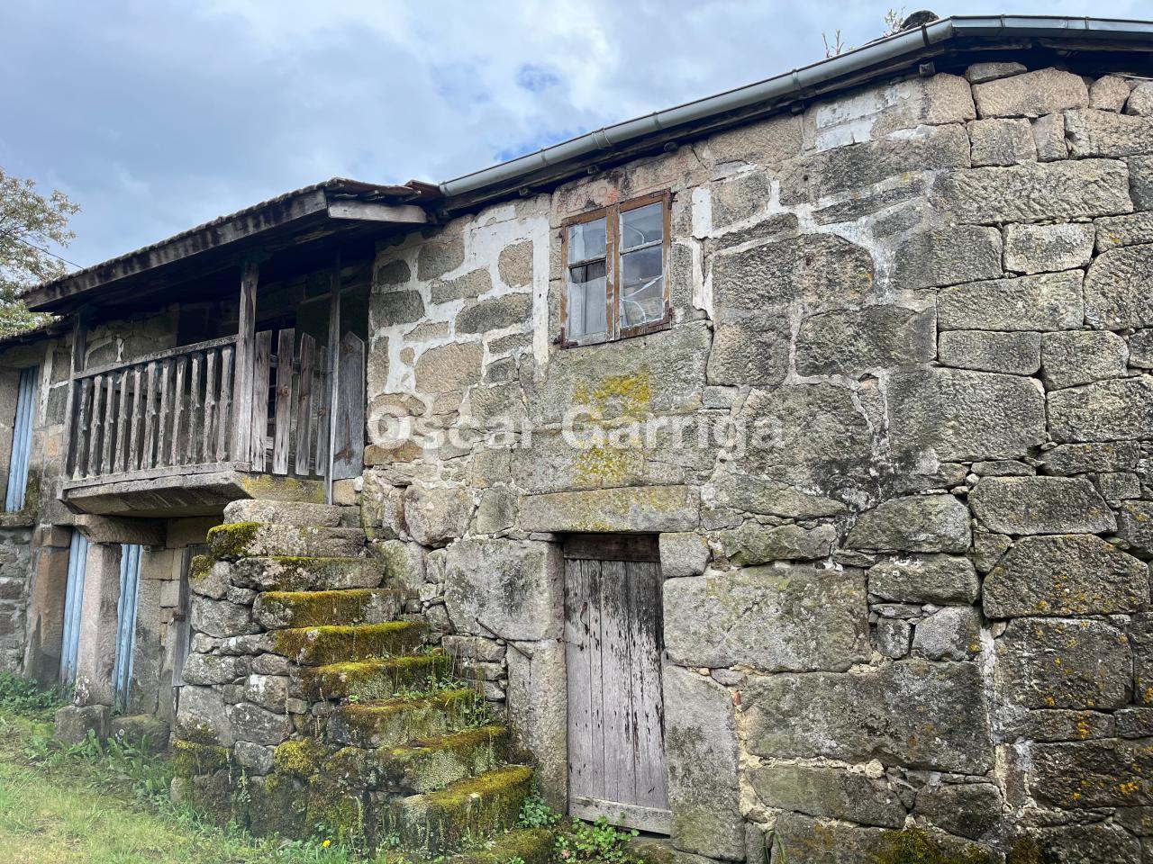 CASA DE 259 m2 QUE NECESITA REFORMA INTEGRAL TOTAL EN SU INTERIOR. RÍO, VILAMARÍN, OURENSE (SPAIN).