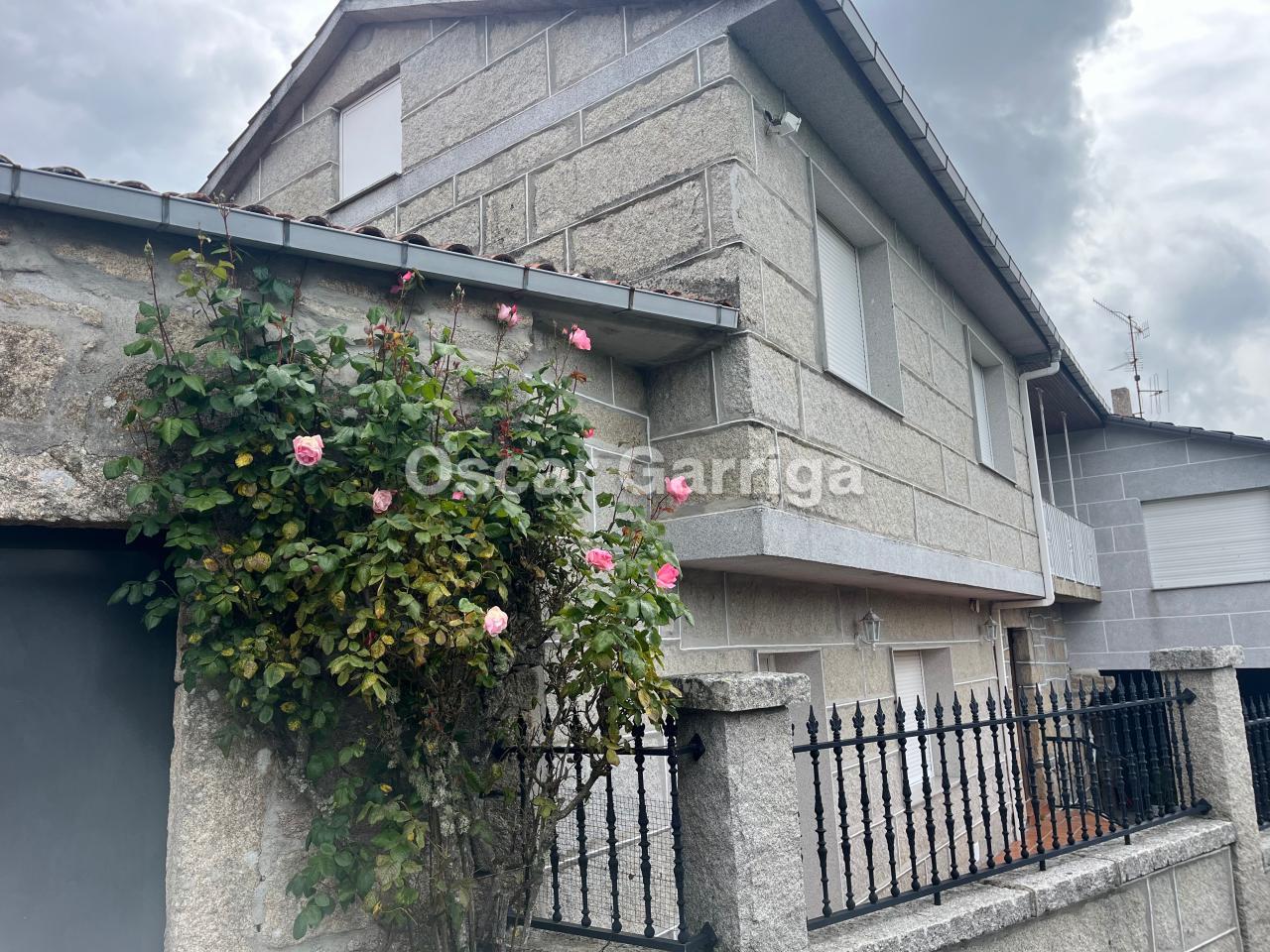 INMUEBLE DEL RURAL GALLEGO COMPUESTO POR DOS VIVIENDAS ADOSADAS y GARAJE COLINDANTE (298 m2). FREÁS, PUNXIN, OURENSE (SPAIN)