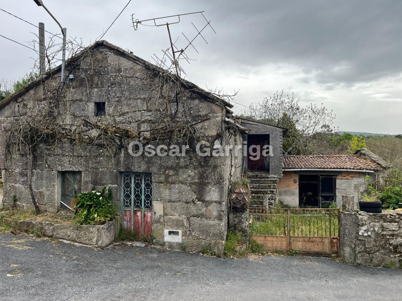 INMUEBLE PARA REFORMA INTEGRAL; CASA+GALPÓN+FINCA CONTIGUA Y HÓRREO. FREÁS DA CANDA, PIÑOR (OURENSE).