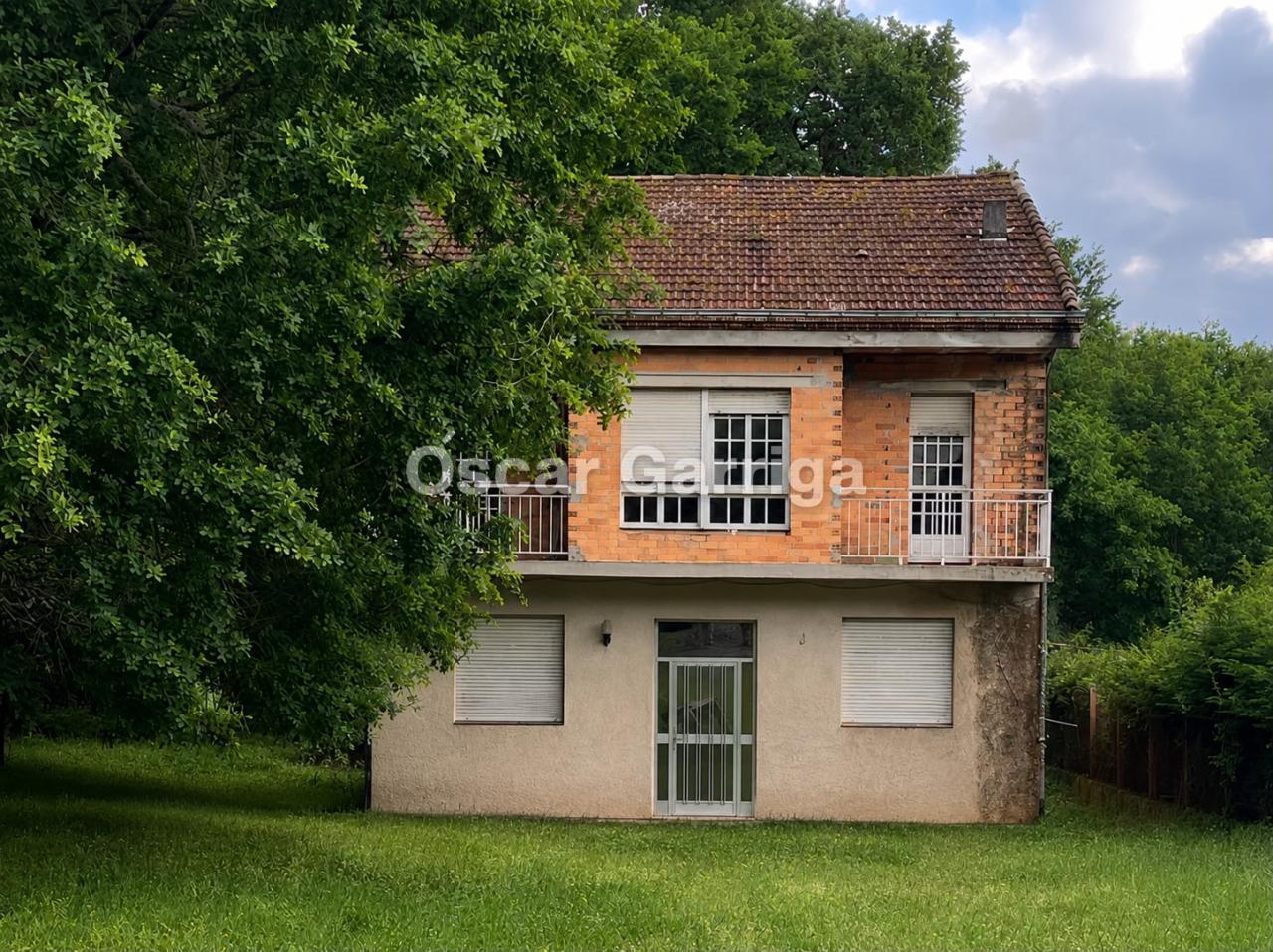CASA PARA FINALIZAR, EN ESTRUCTURA, DIVISIONES Y TEJADO EN PERFECTO ESTADO. Tamallancos, Villamarín (Ourense).