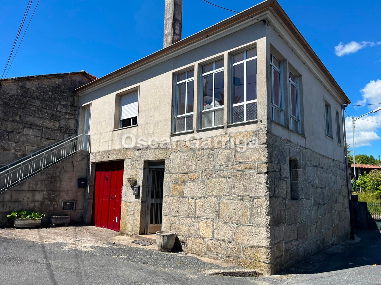 VIVIENDA LISTA PARA ENTRAR A VIVIR, GARAJE Y BODEGA INDEPENDIENTES, MAS FINCA DE 2091 m2. BARRÁN, PIÑOR (OURENSE)