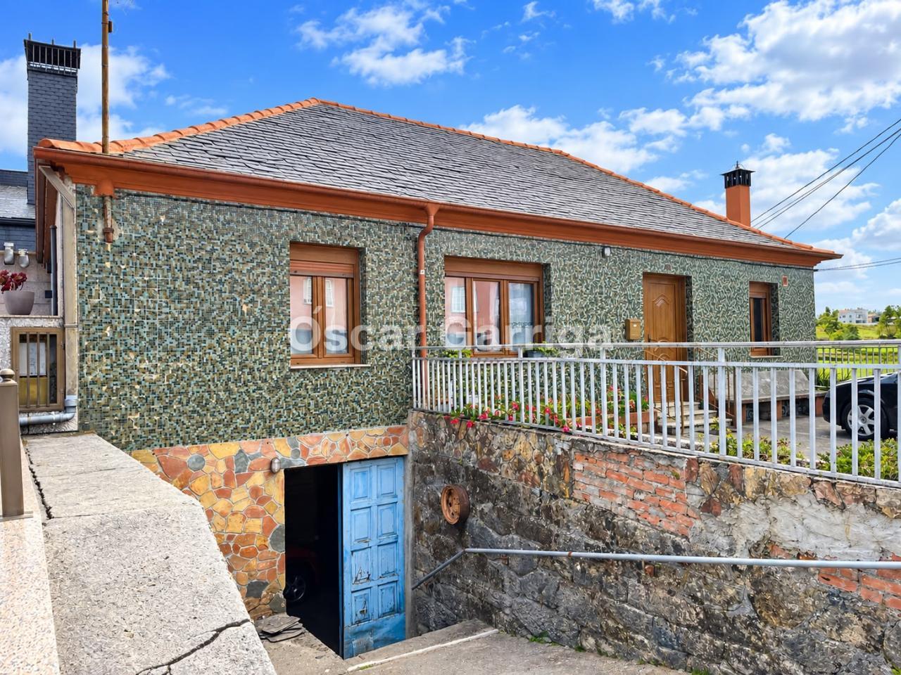 SE VENDE CASA EN REGUEIRO - BOBORÁS (OURENSE)